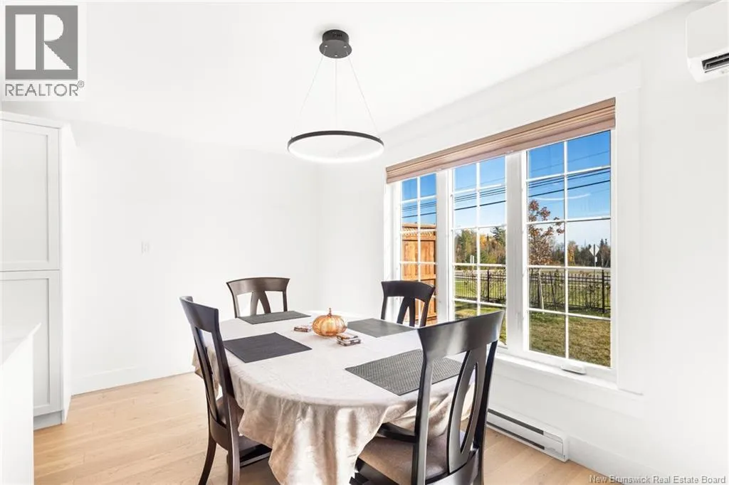 2 Huntingdon Circle
