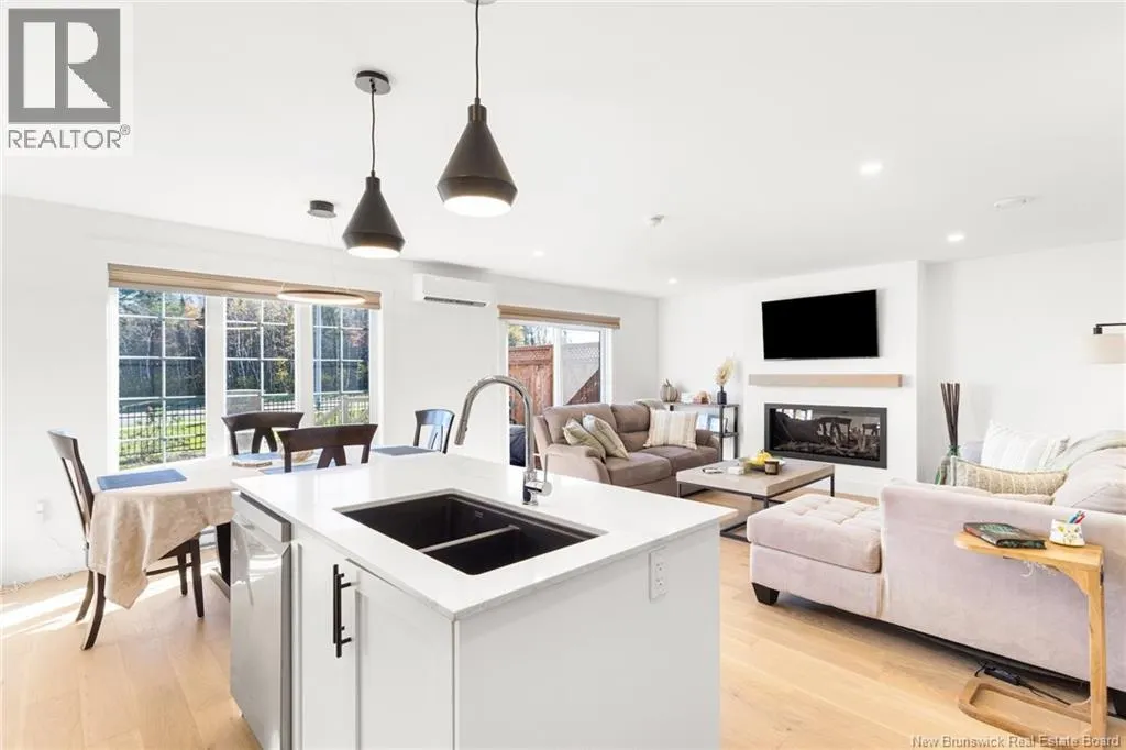2 Huntingdon Circle