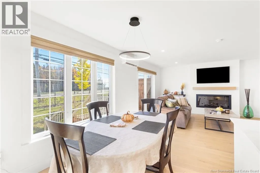 2 Huntingdon Circle