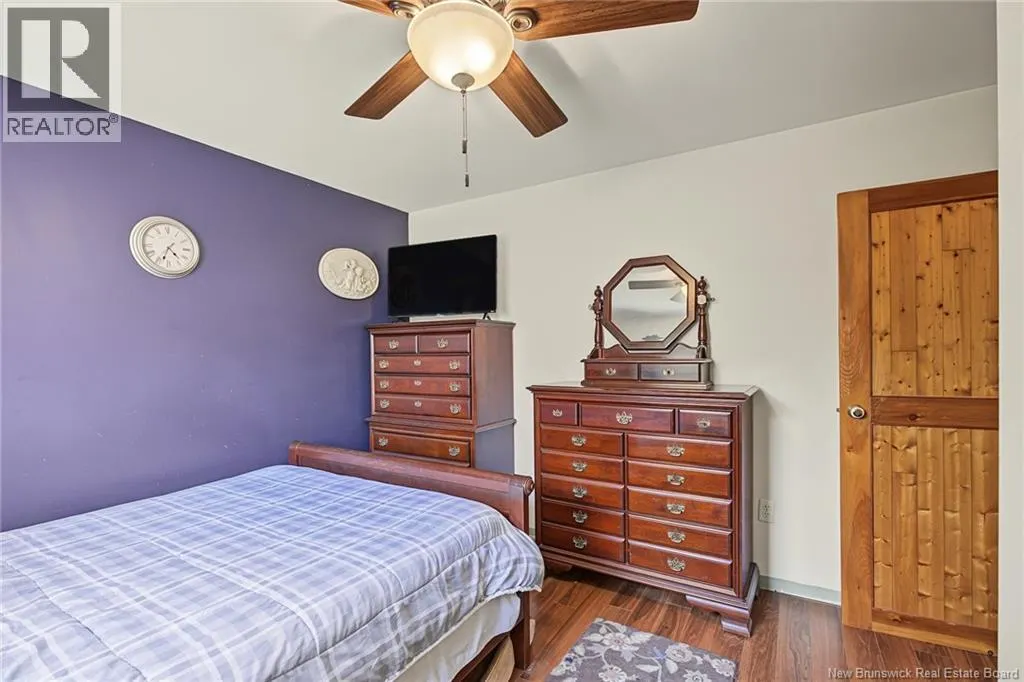 10 Edgewater Lane