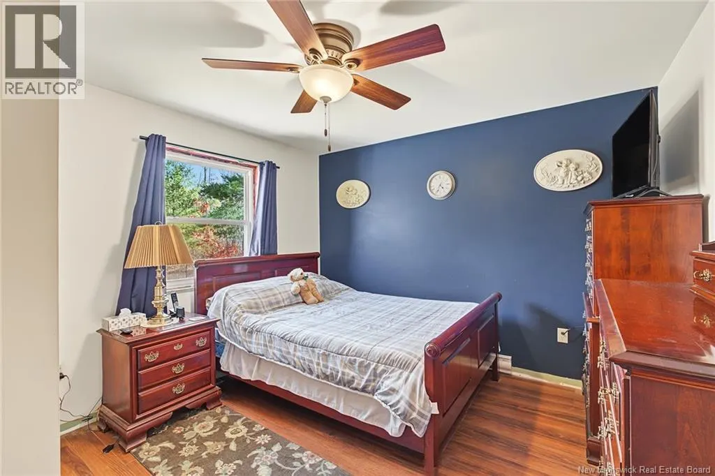 10 Edgewater Lane