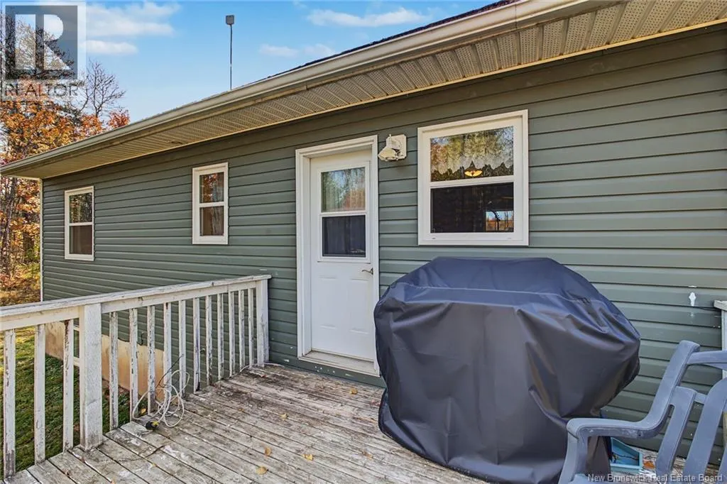 10 Edgewater Lane