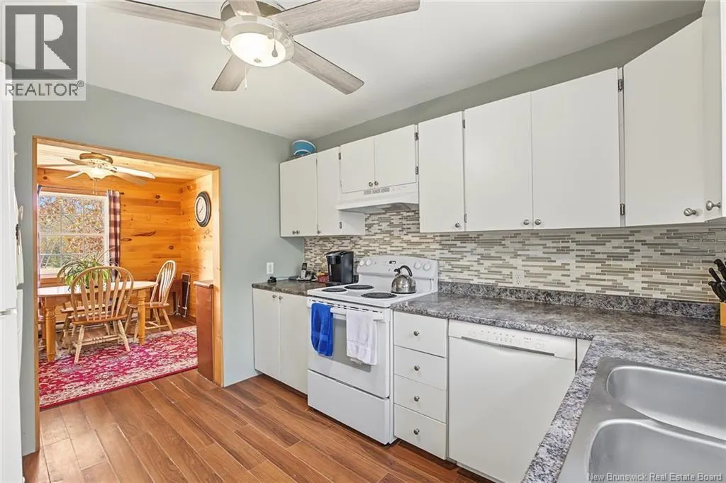 10 Edgewater Lane