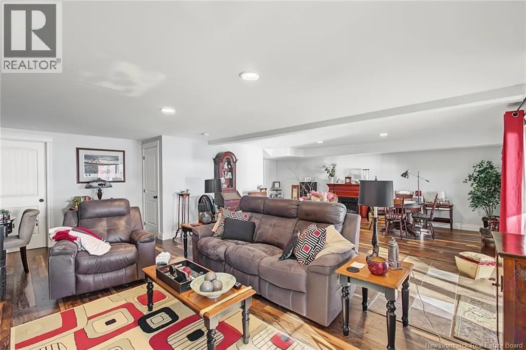 2369 Lower Cambridge Road