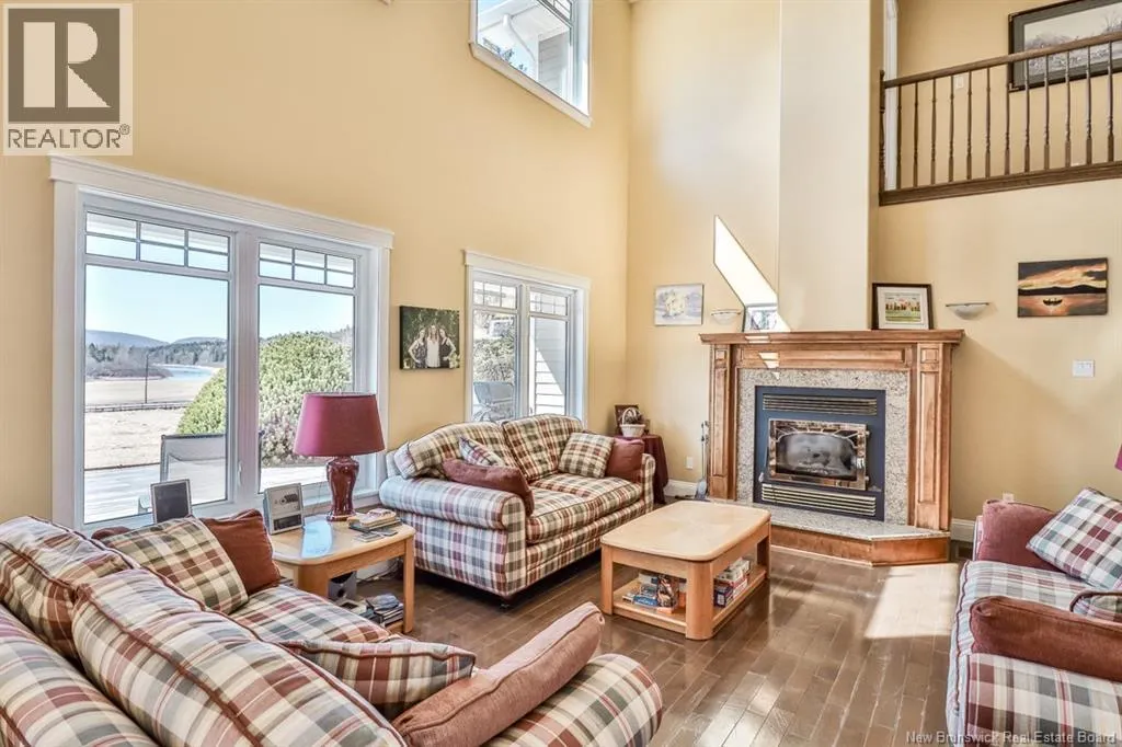 560 Lakeside Road