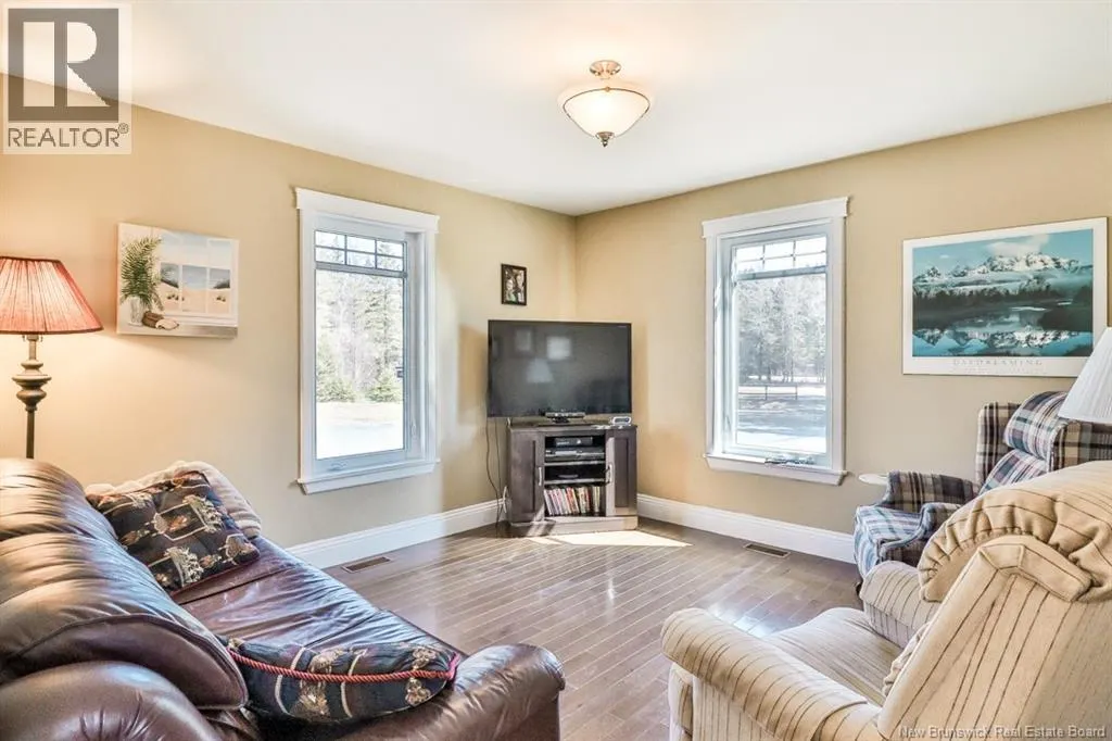 560 Lakeside Road