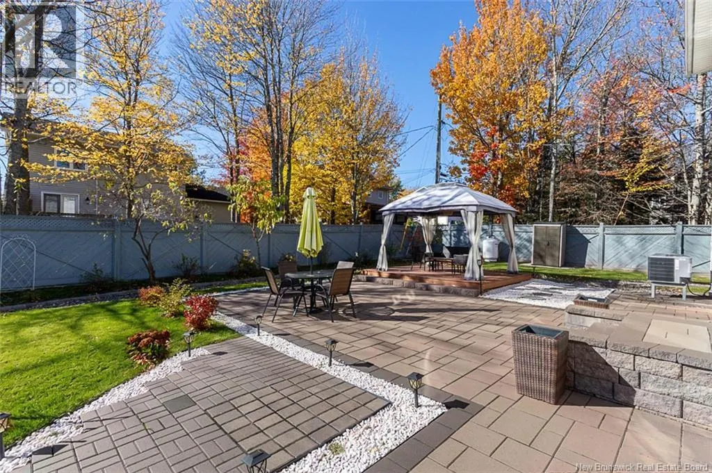 6 Willowdale Court