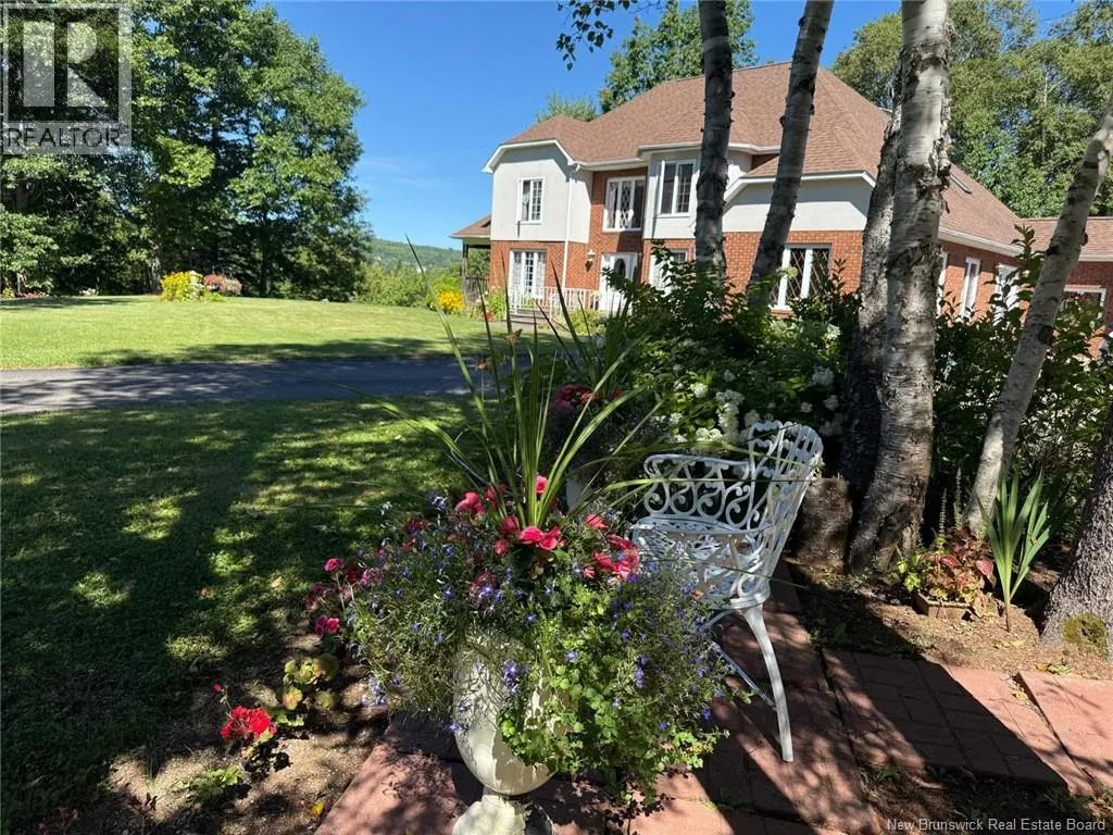 81 Woodland Hill