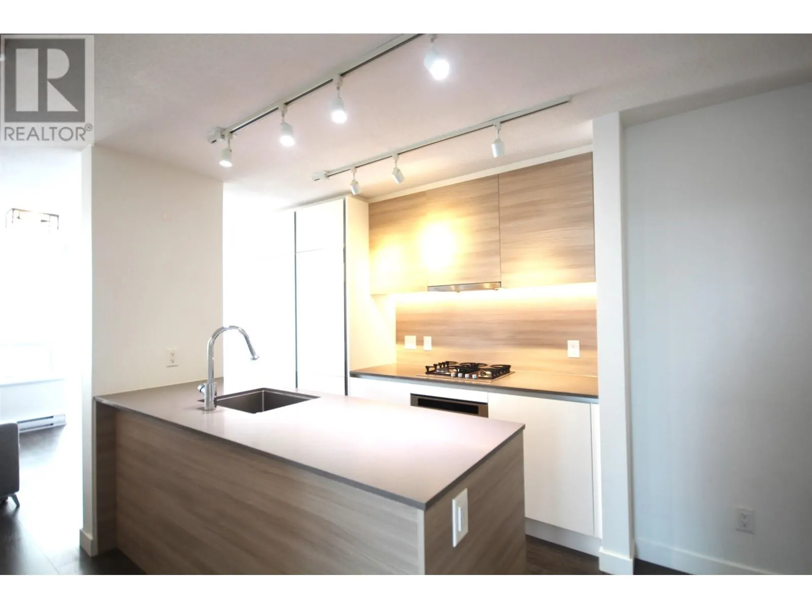 2305 988 QUAYSIDE DRIVE