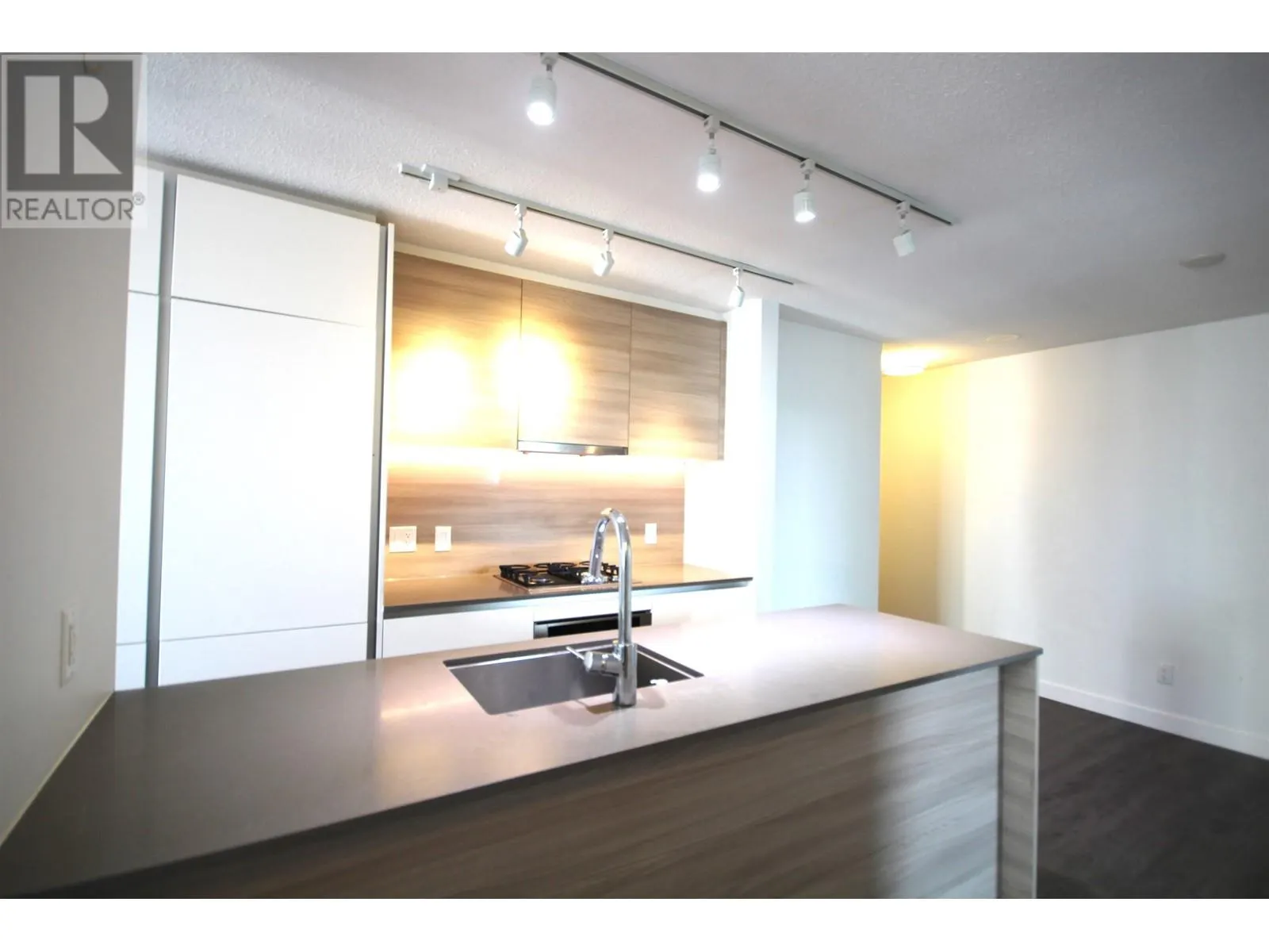 2305 988 QUAYSIDE DRIVE