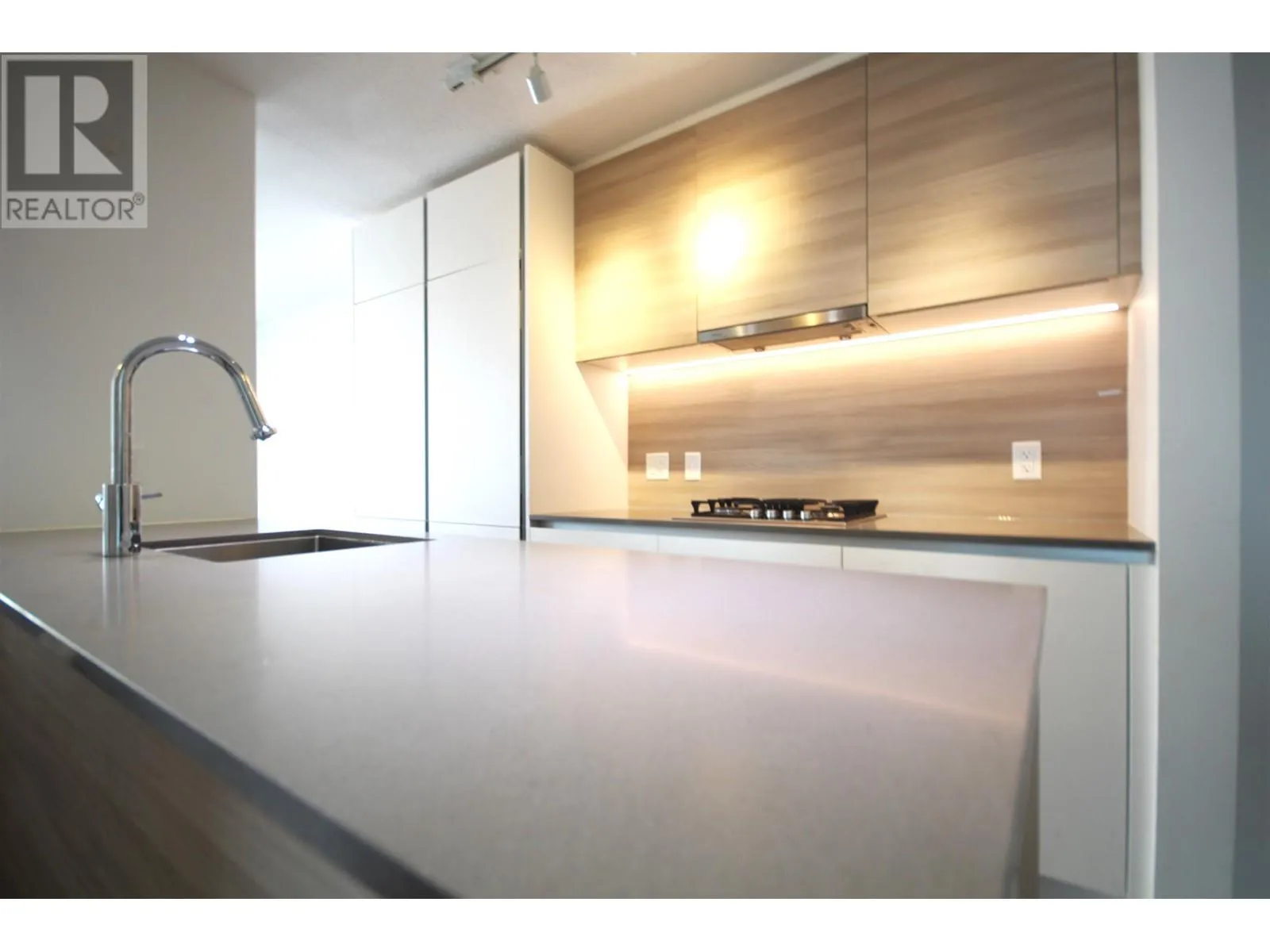 2305 988 QUAYSIDE DRIVE