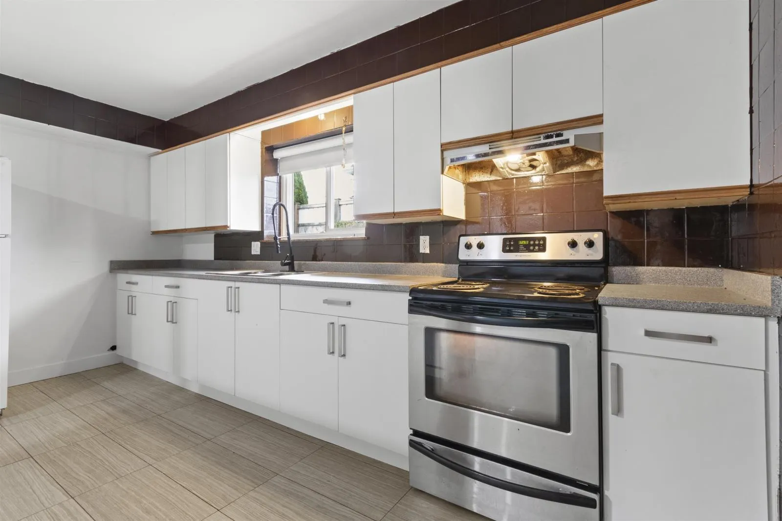 9112 BROADWAY ROAD|Chilliwack Proper East