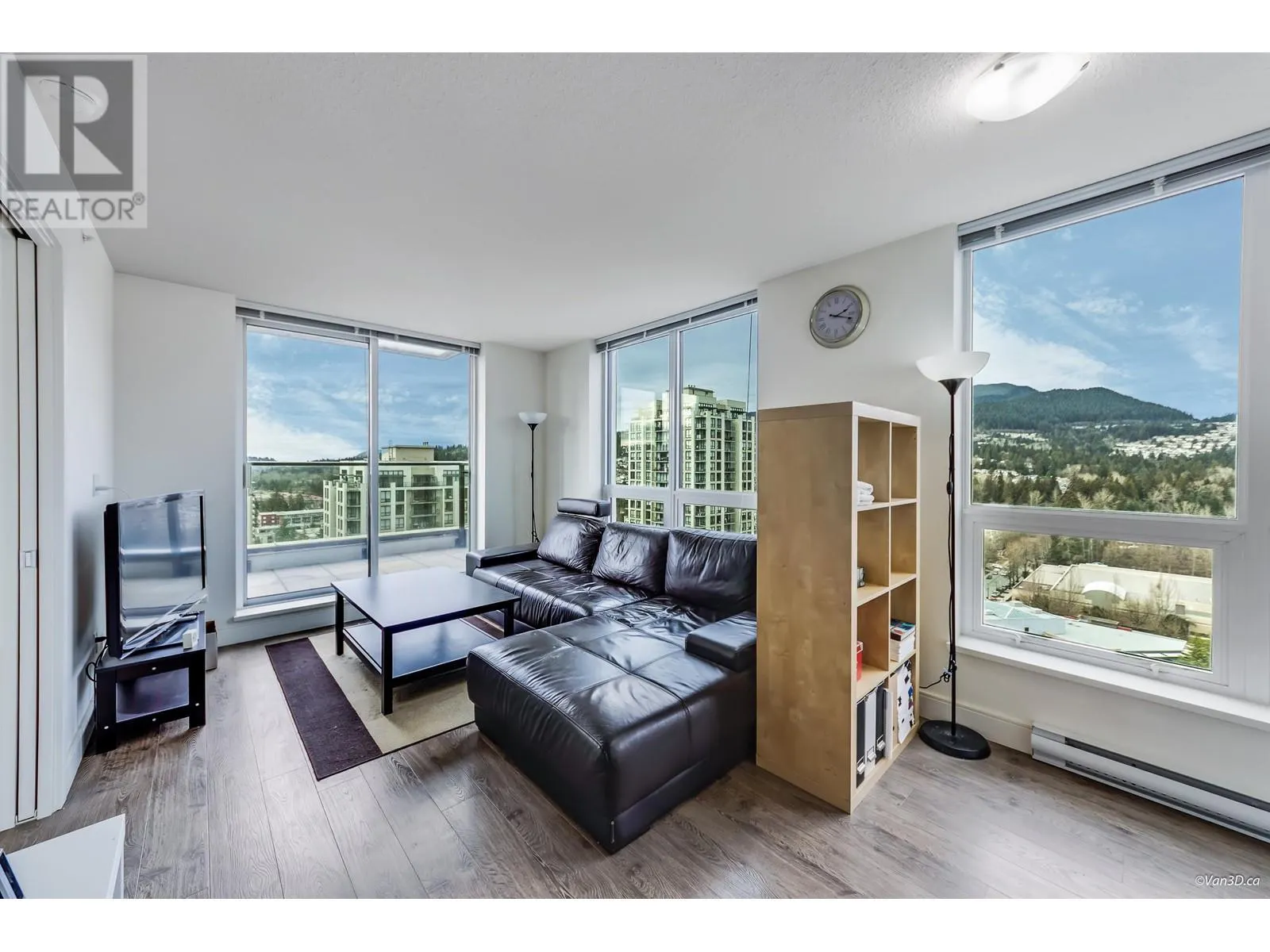 2208 3007 GLEN DRIVE