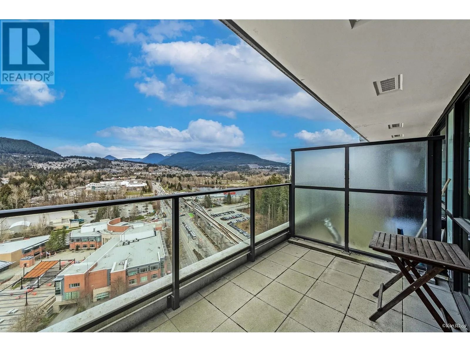 2208 3007 GLEN DRIVE