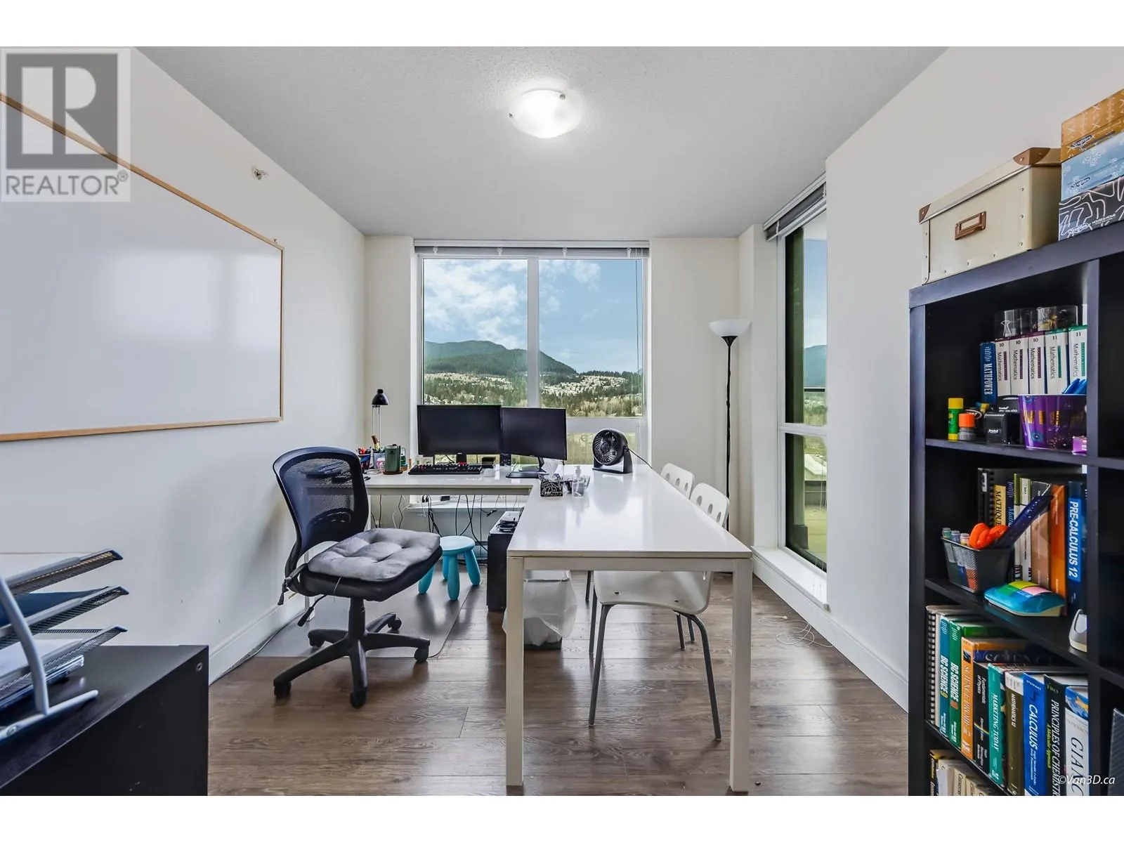 2208 3007 GLEN DRIVE