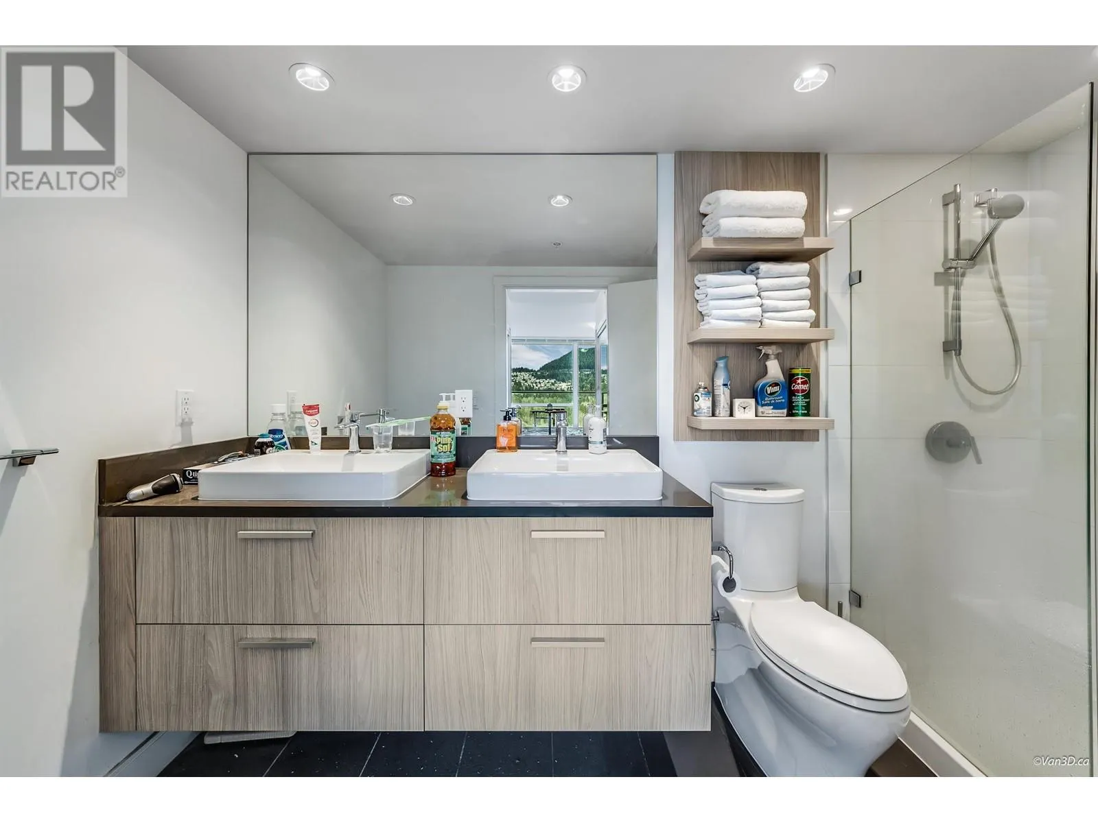 2208 3007 GLEN DRIVE