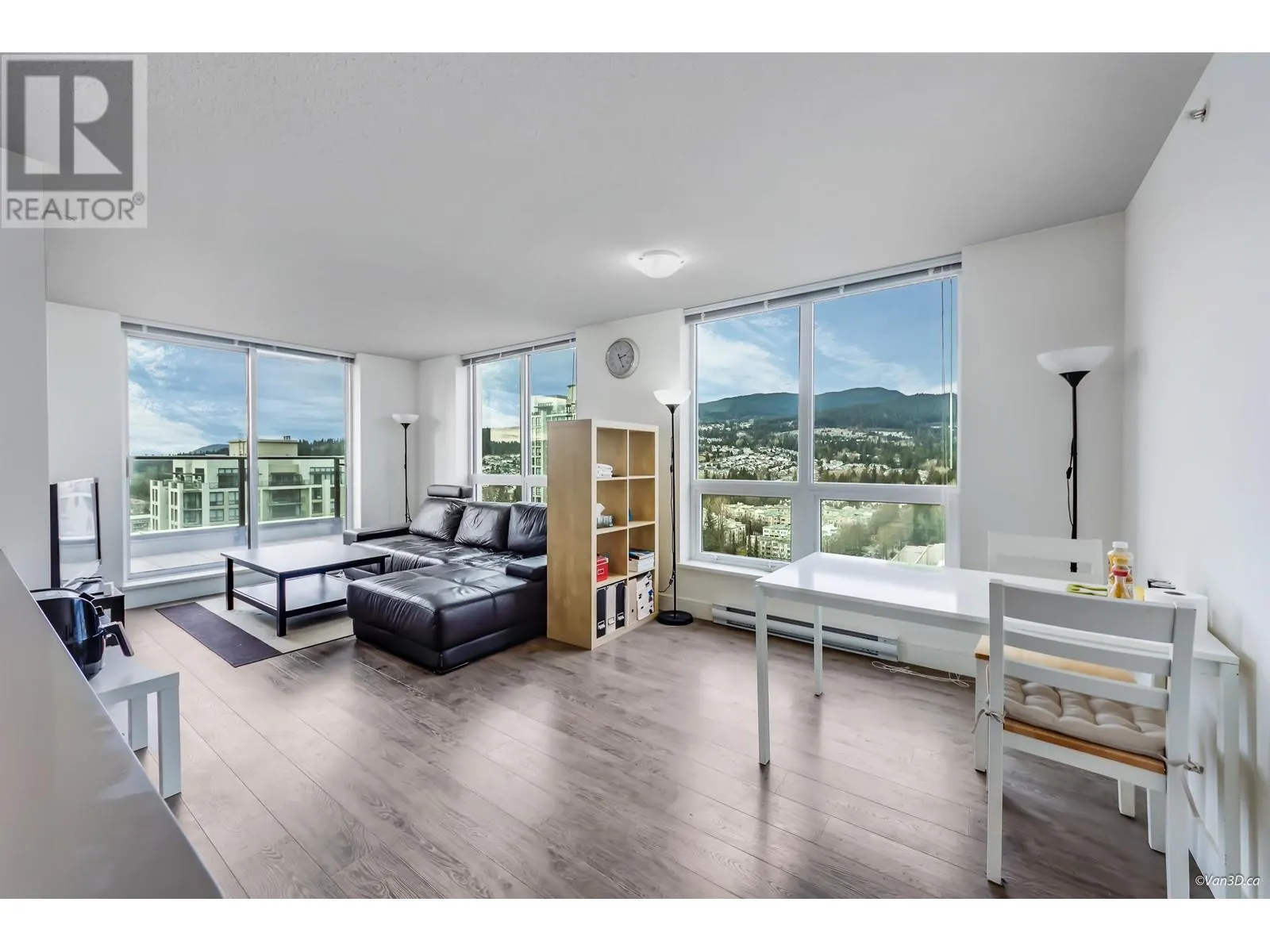 2208 3007 GLEN DRIVE