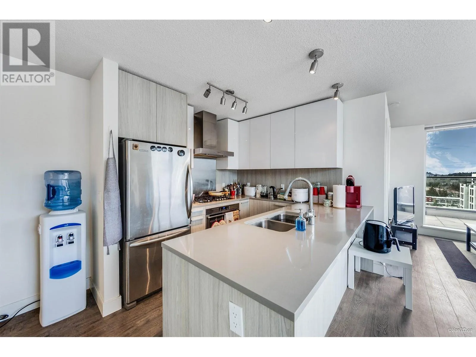 2208 3007 GLEN DRIVE