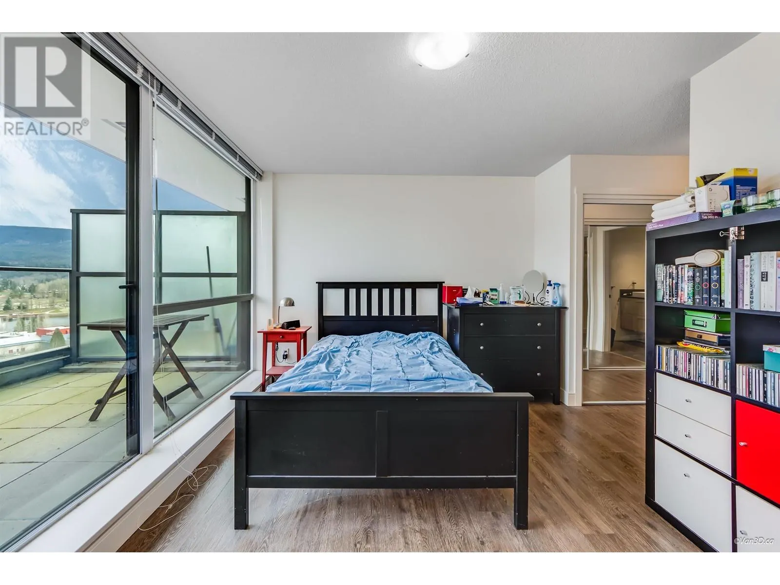 2208 3007 GLEN DRIVE