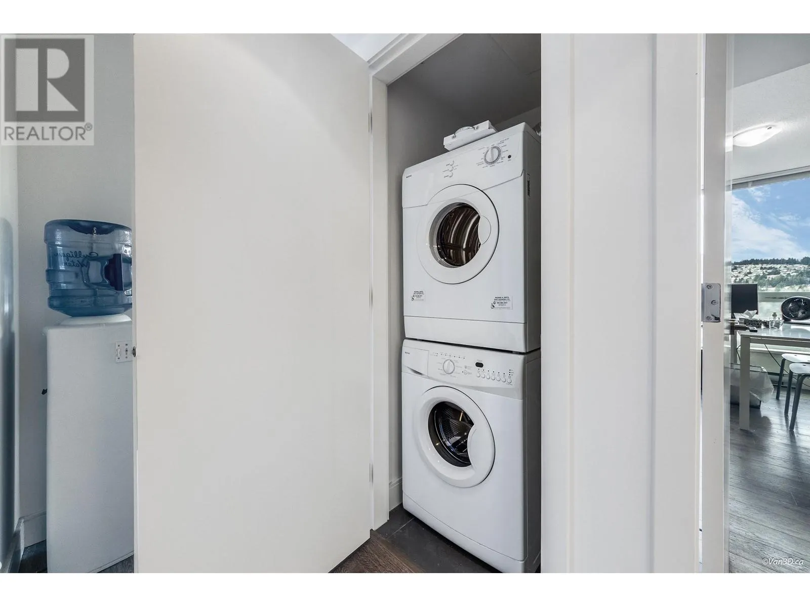 2208 3007 GLEN DRIVE