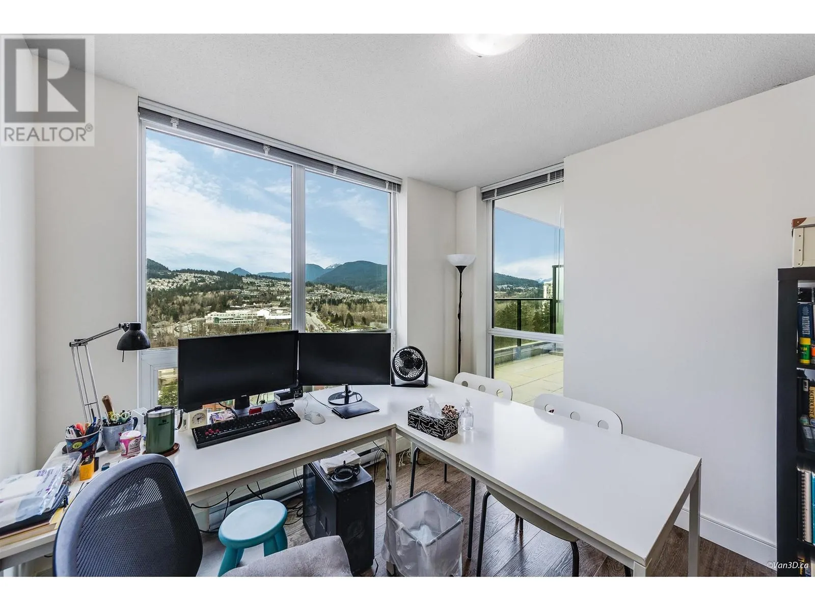 2208 3007 GLEN DRIVE