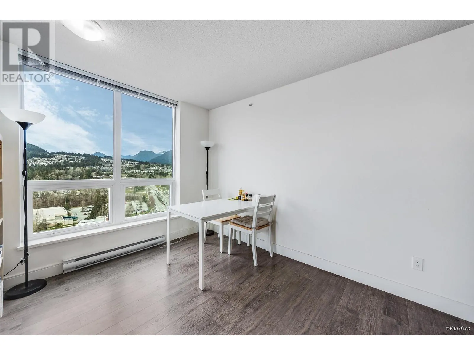 2208 3007 GLEN DRIVE