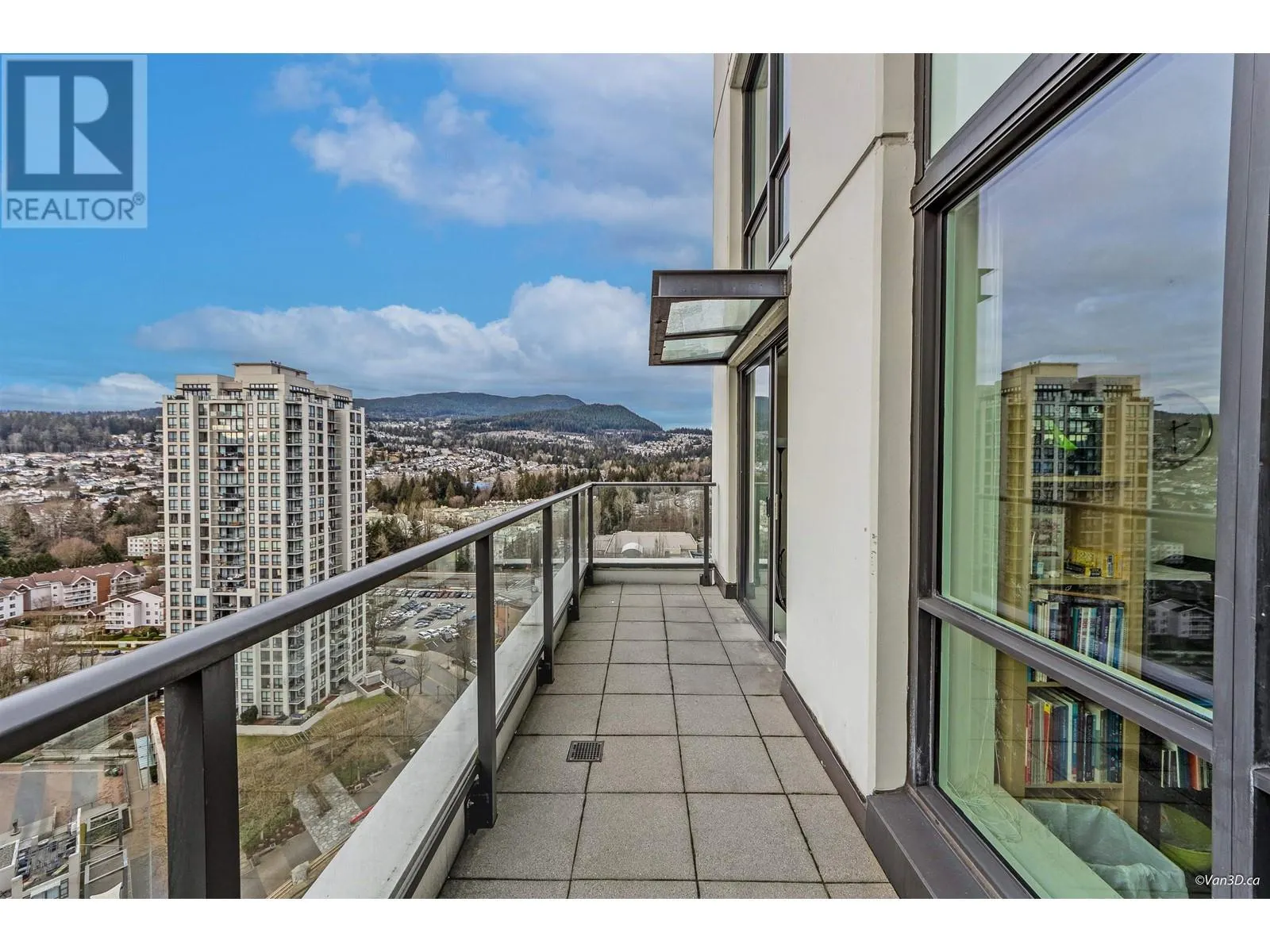 2208 3007 GLEN DRIVE