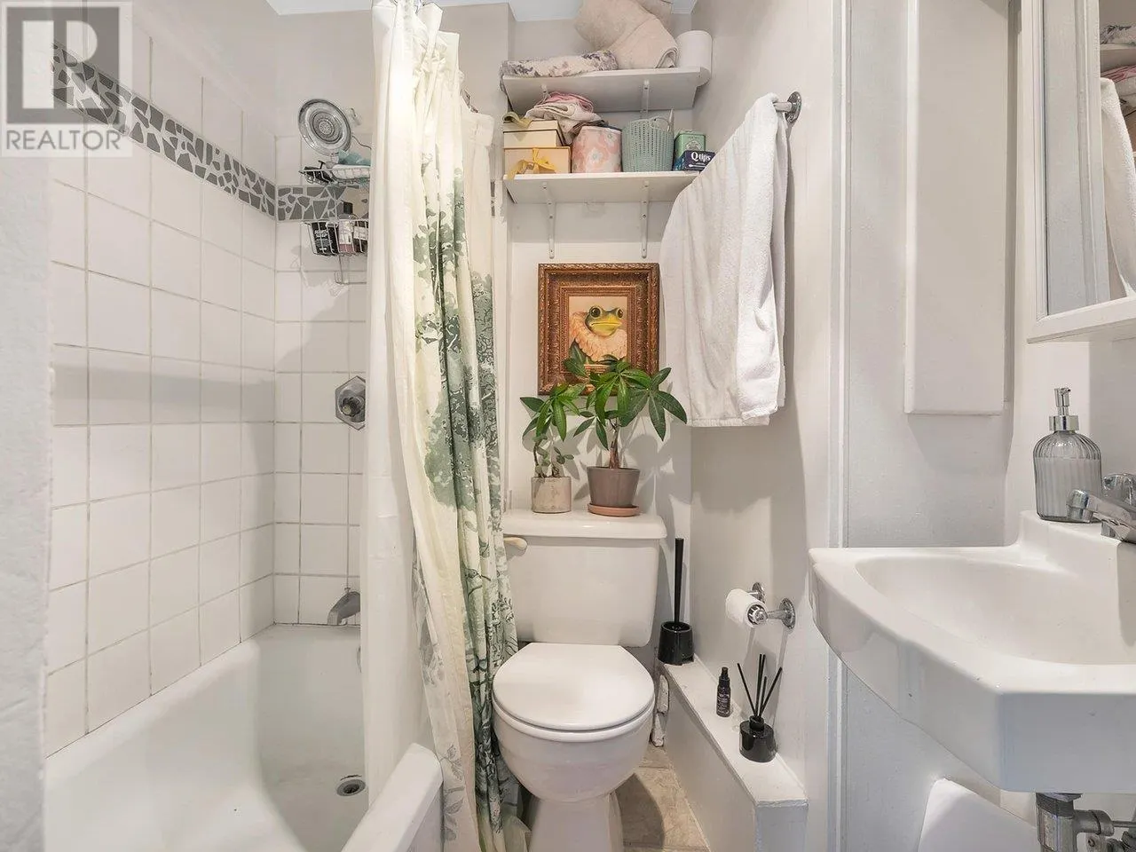 482 W 17TH AVENUE