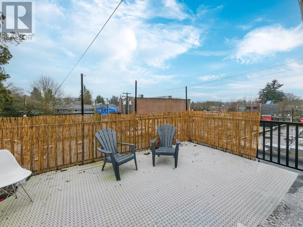 482 W 17TH AVENUE