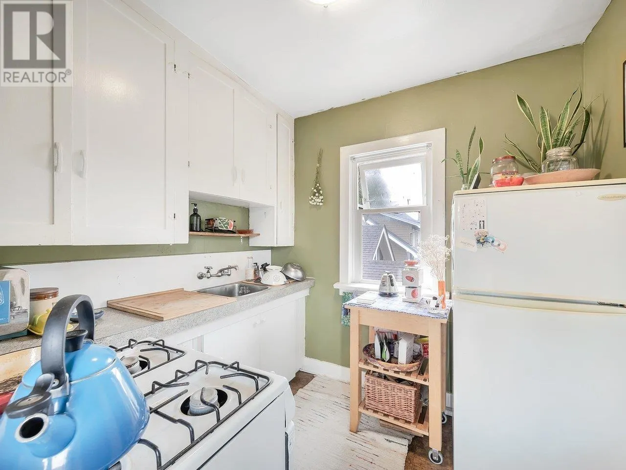 482 W 17TH AVENUE