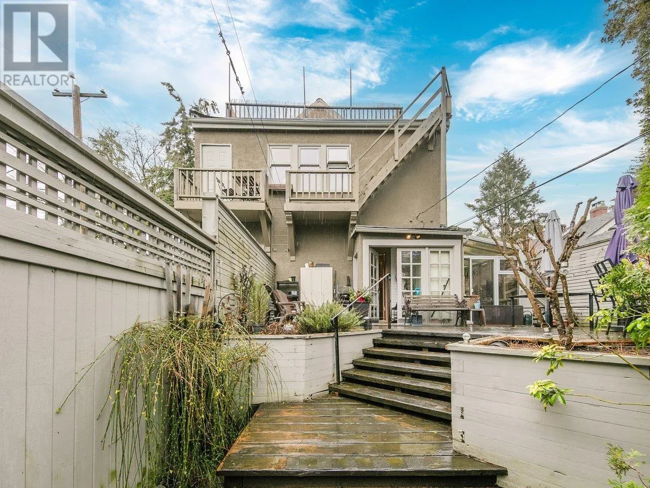 482 W 17TH AVENUE