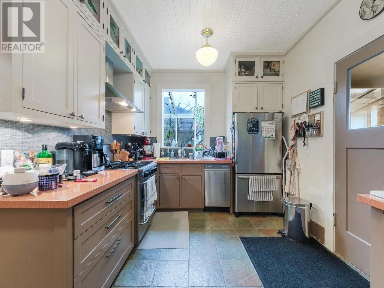 482 W 17TH AVENUE