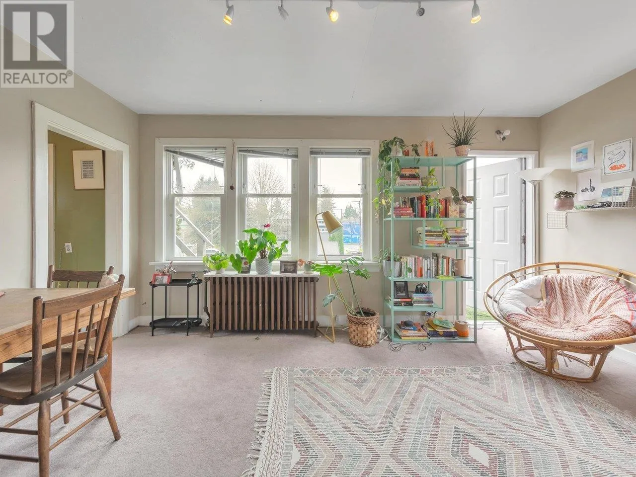 482 W 17TH AVENUE