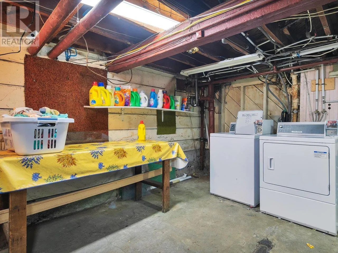 482 W 17TH AVENUE