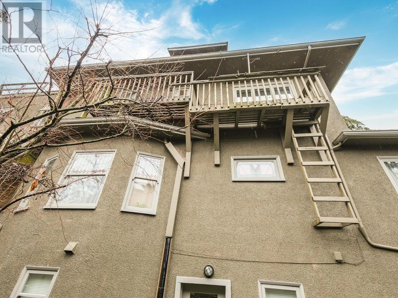 482 W 17TH AVENUE