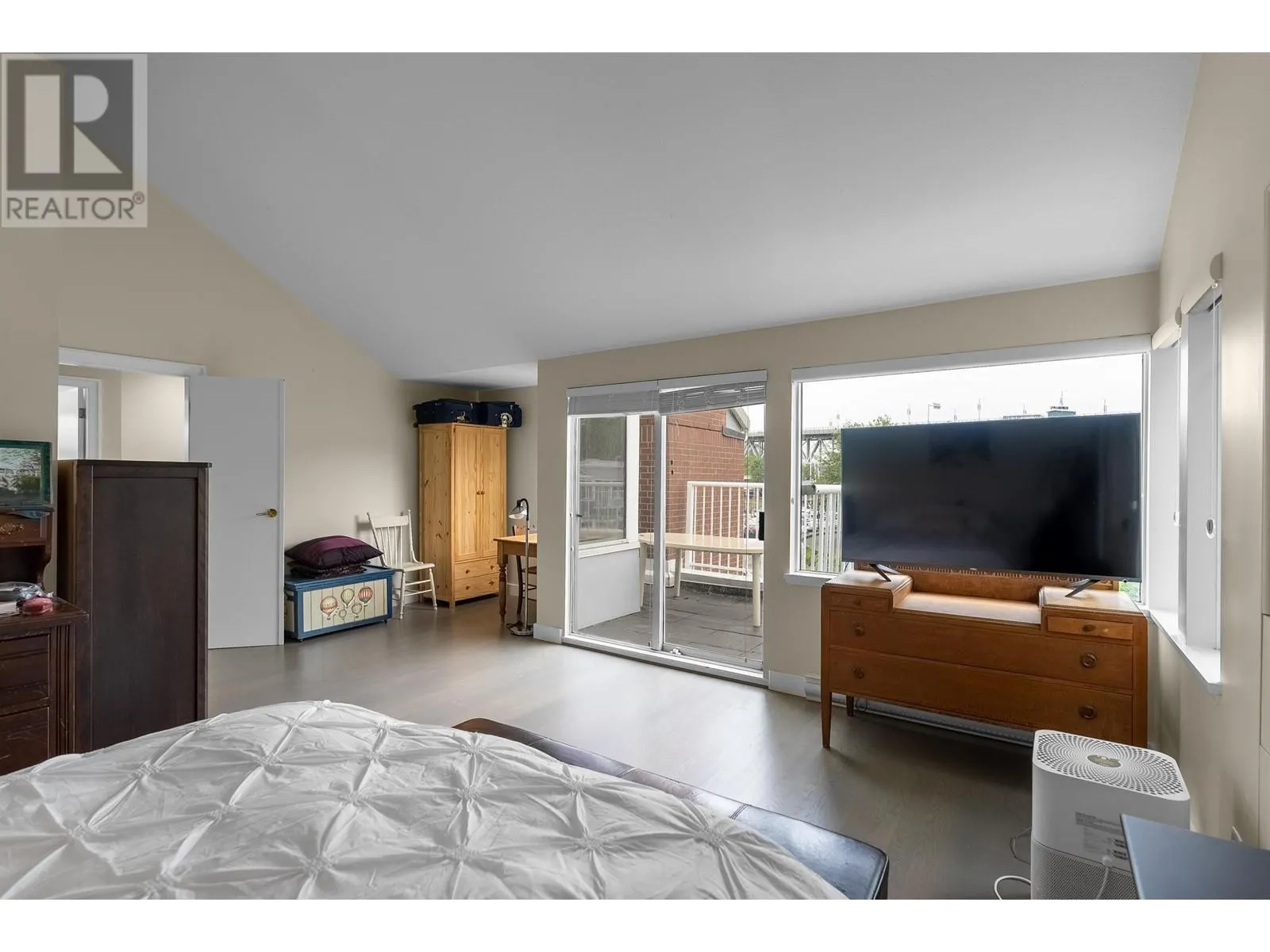1596 ISLAND PARK WALK