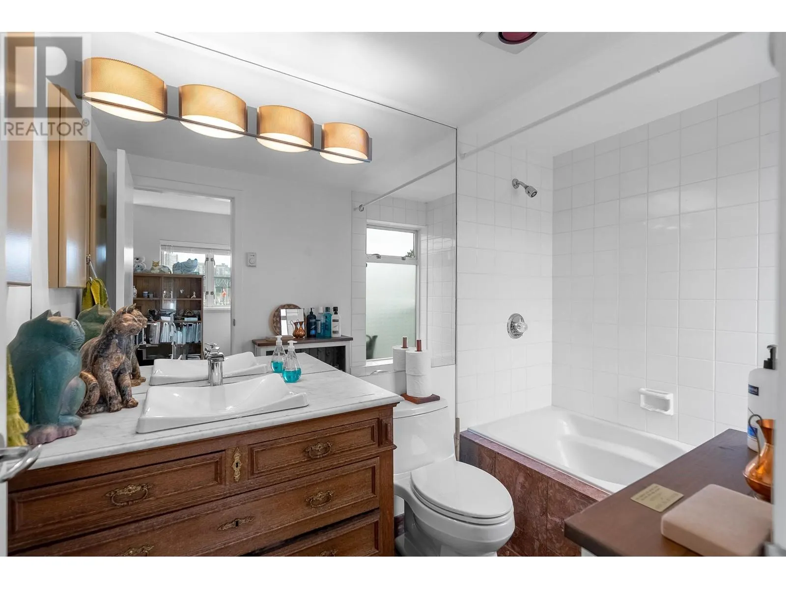 1596 ISLAND PARK WALK