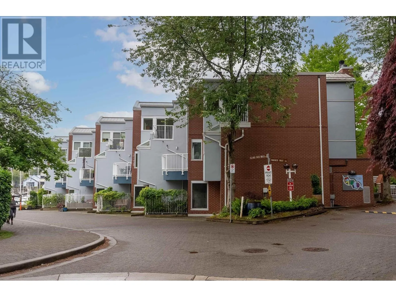 1596 ISLAND PARK WALK