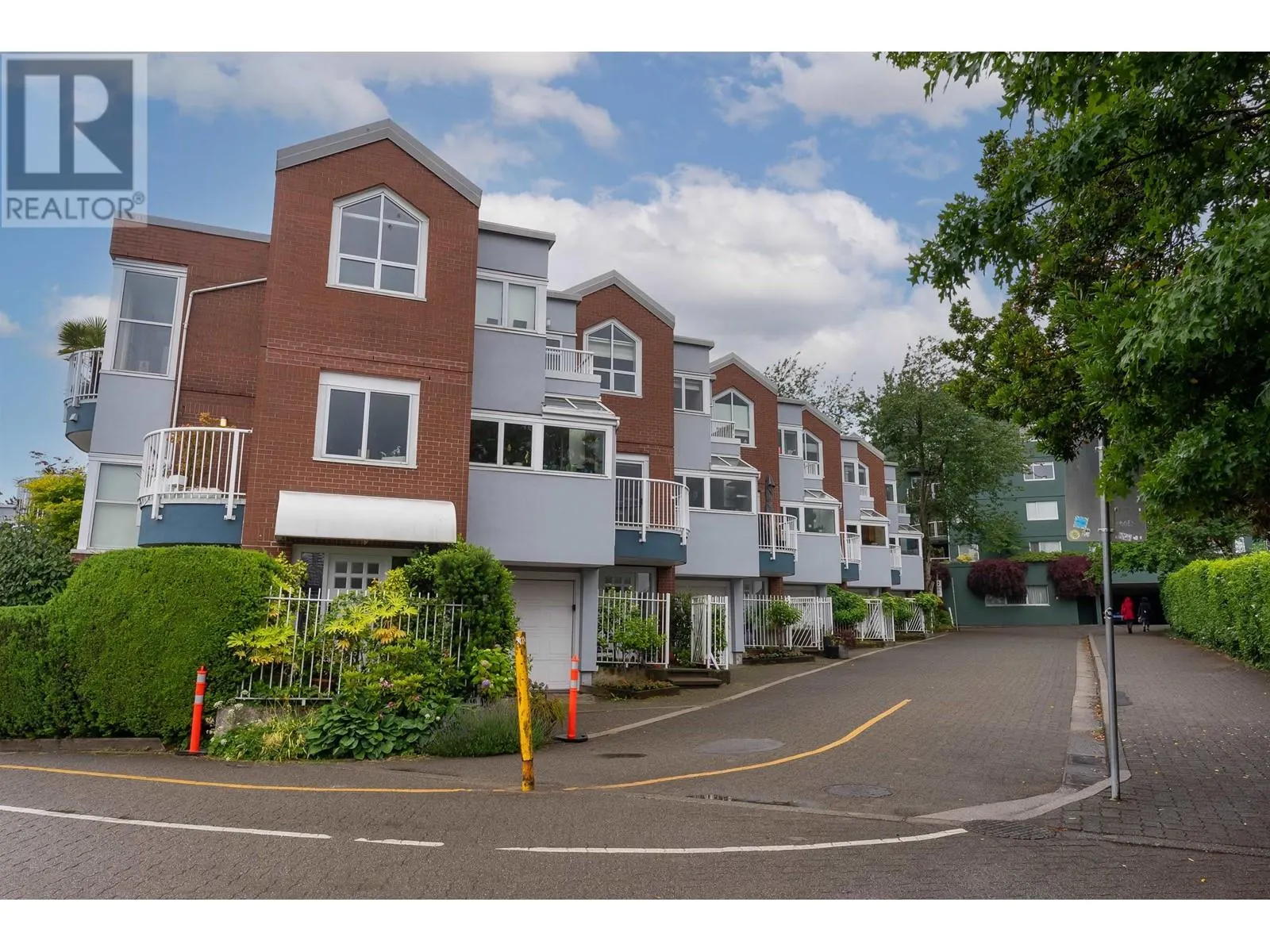 1596 ISLAND PARK WALK