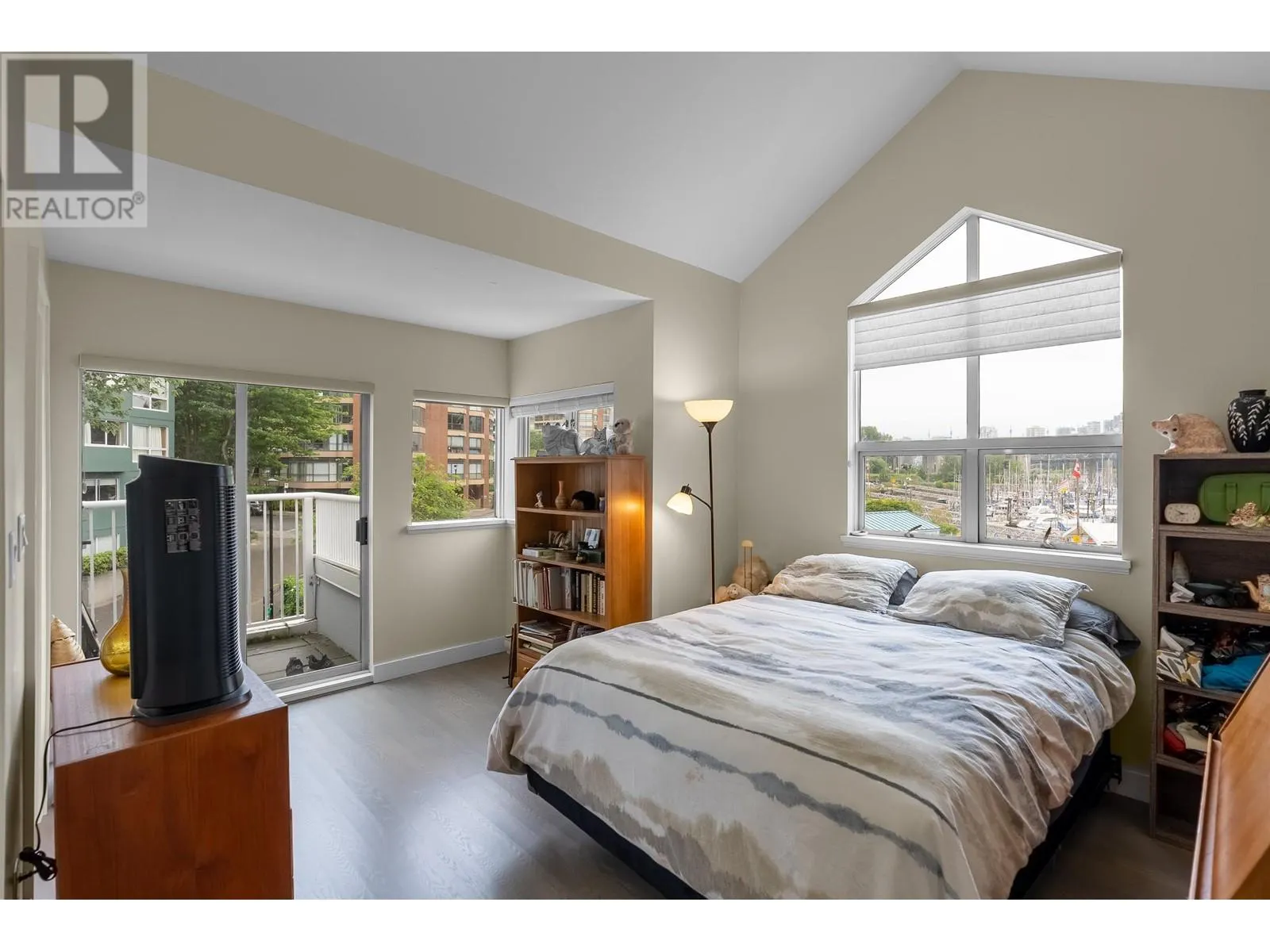 1596 ISLAND PARK WALK
