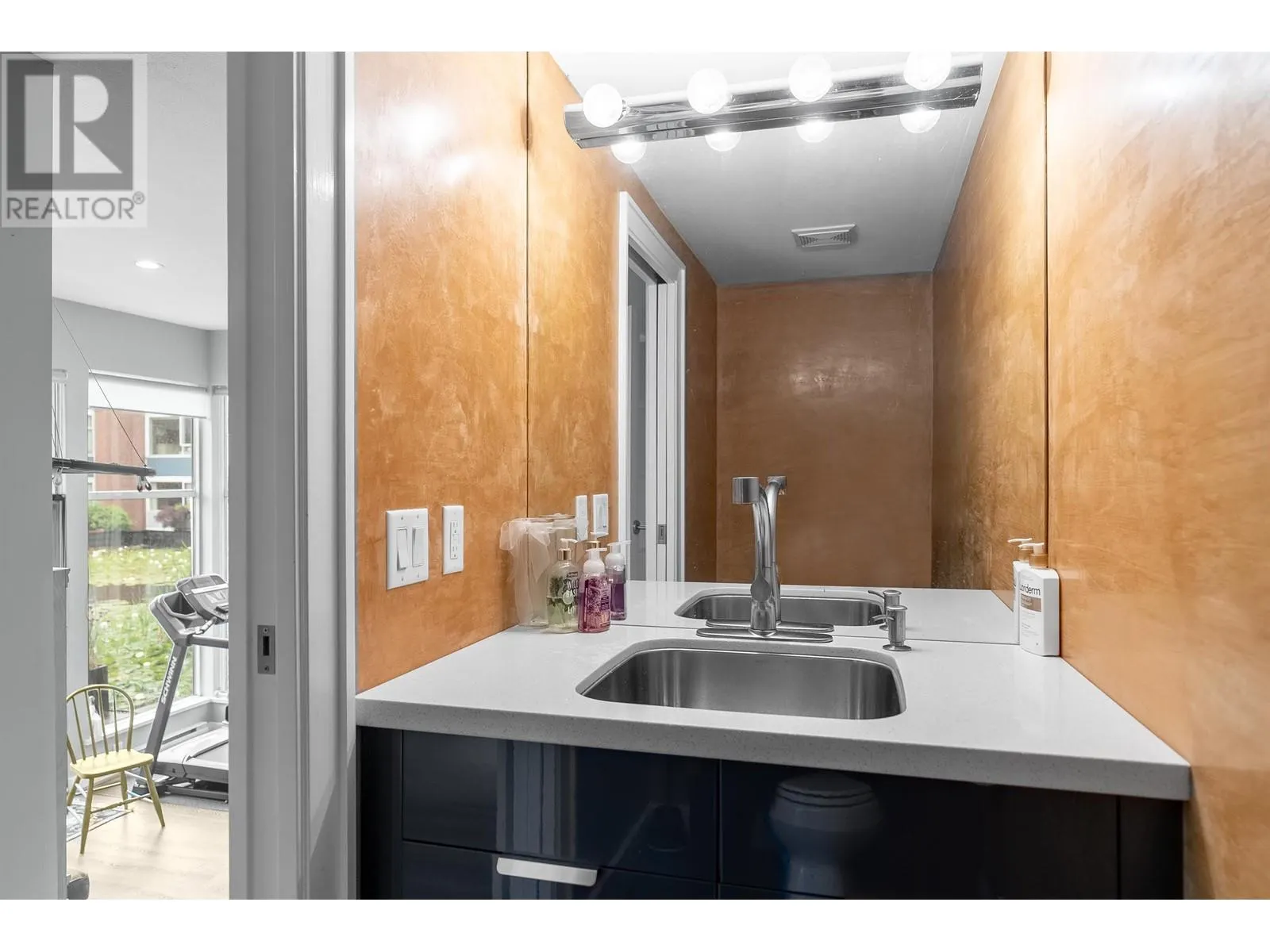 1596 ISLAND PARK WALK