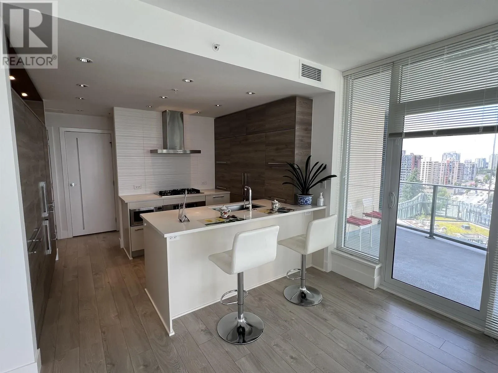 1702 7388 KINGSWAY AVENUE