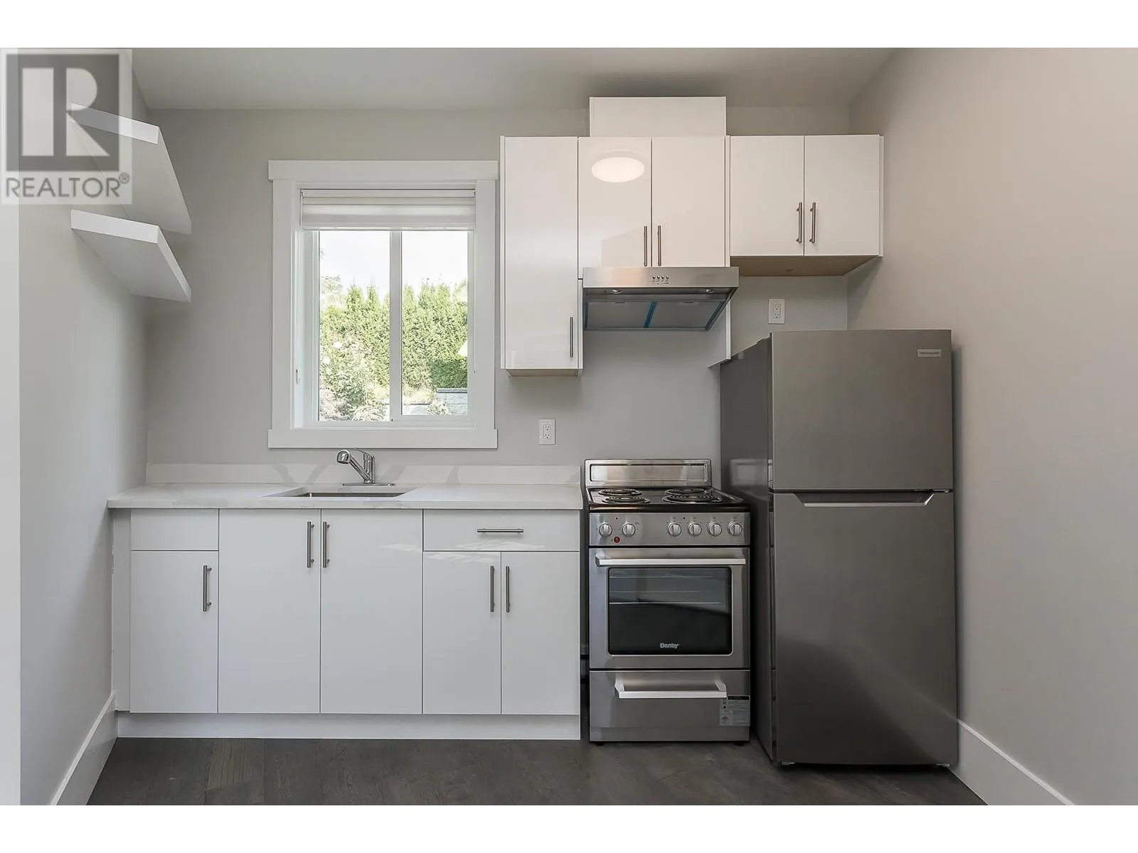 5488 CANADA WAY