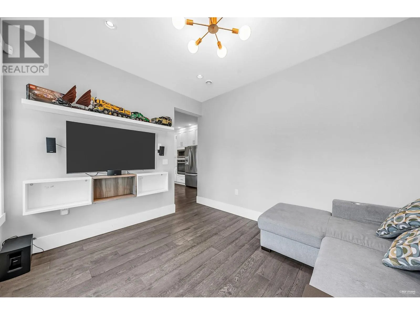 5488 CANADA WAY
