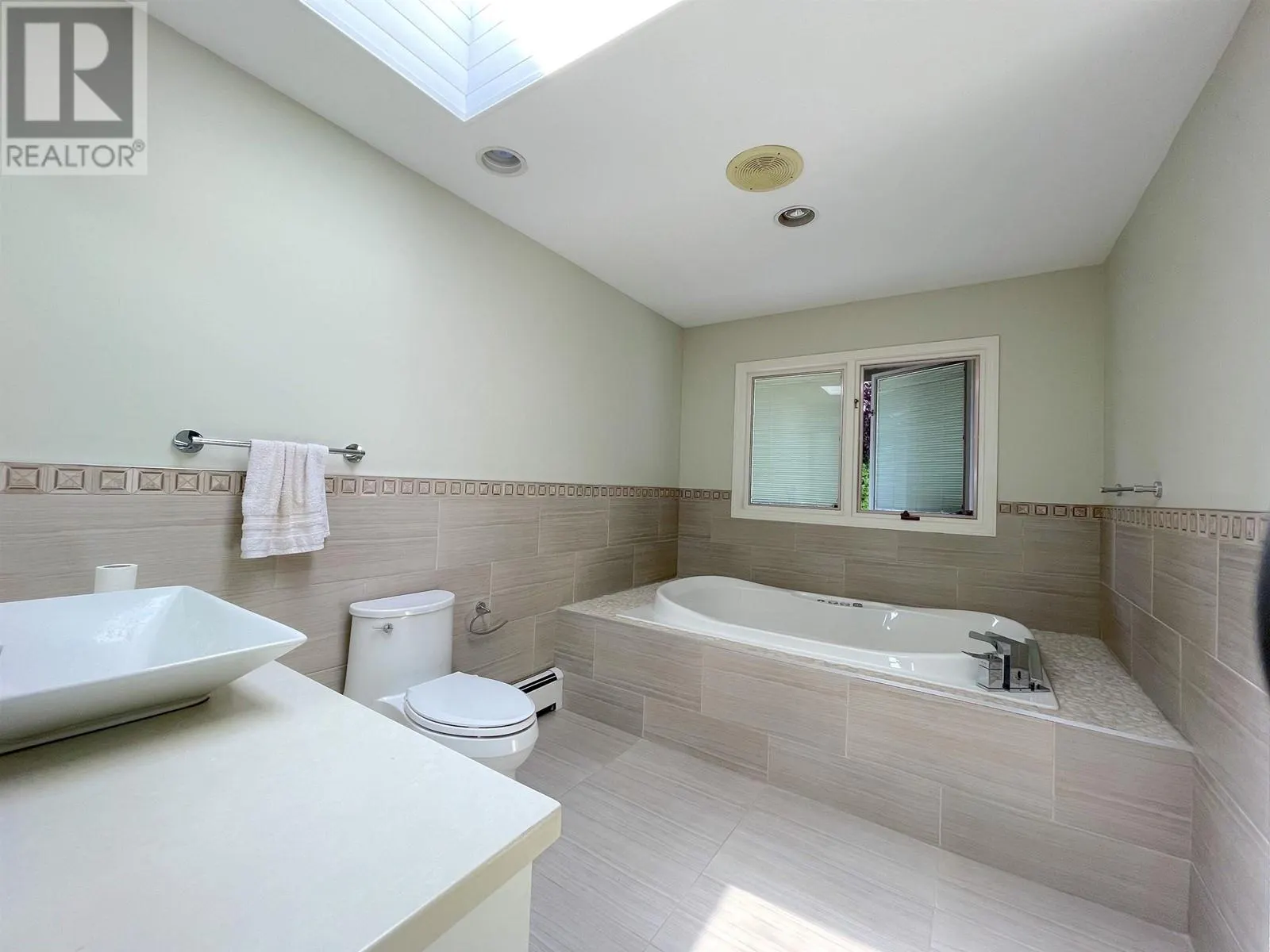 7371 SUNNYMEDE CRESCENT