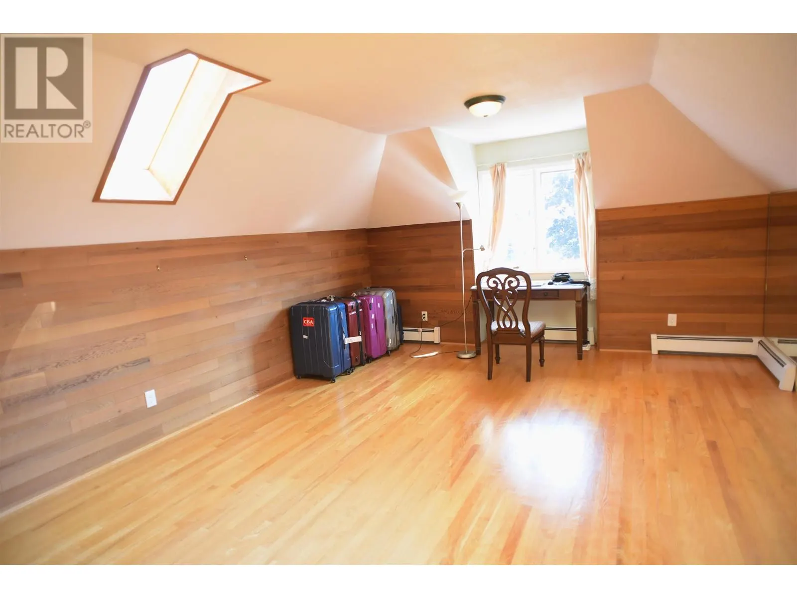 7371 SUNNYMEDE CRESCENT