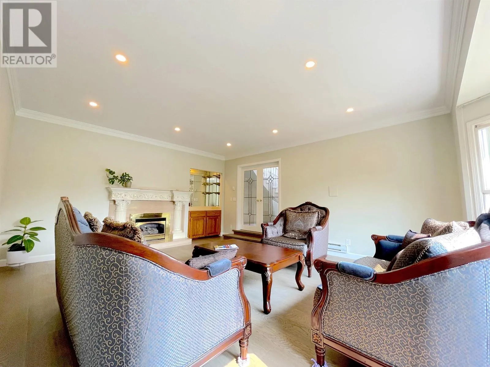 7371 SUNNYMEDE CRESCENT