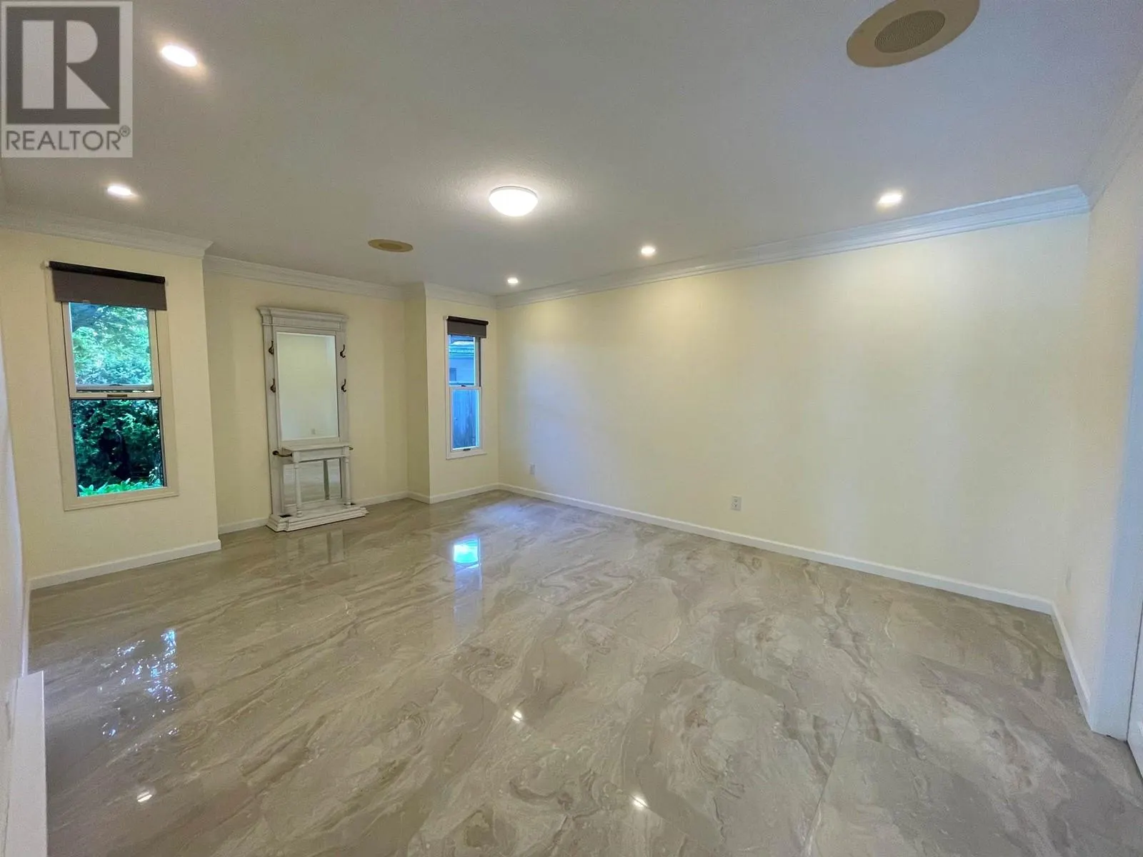 7371 SUNNYMEDE CRESCENT