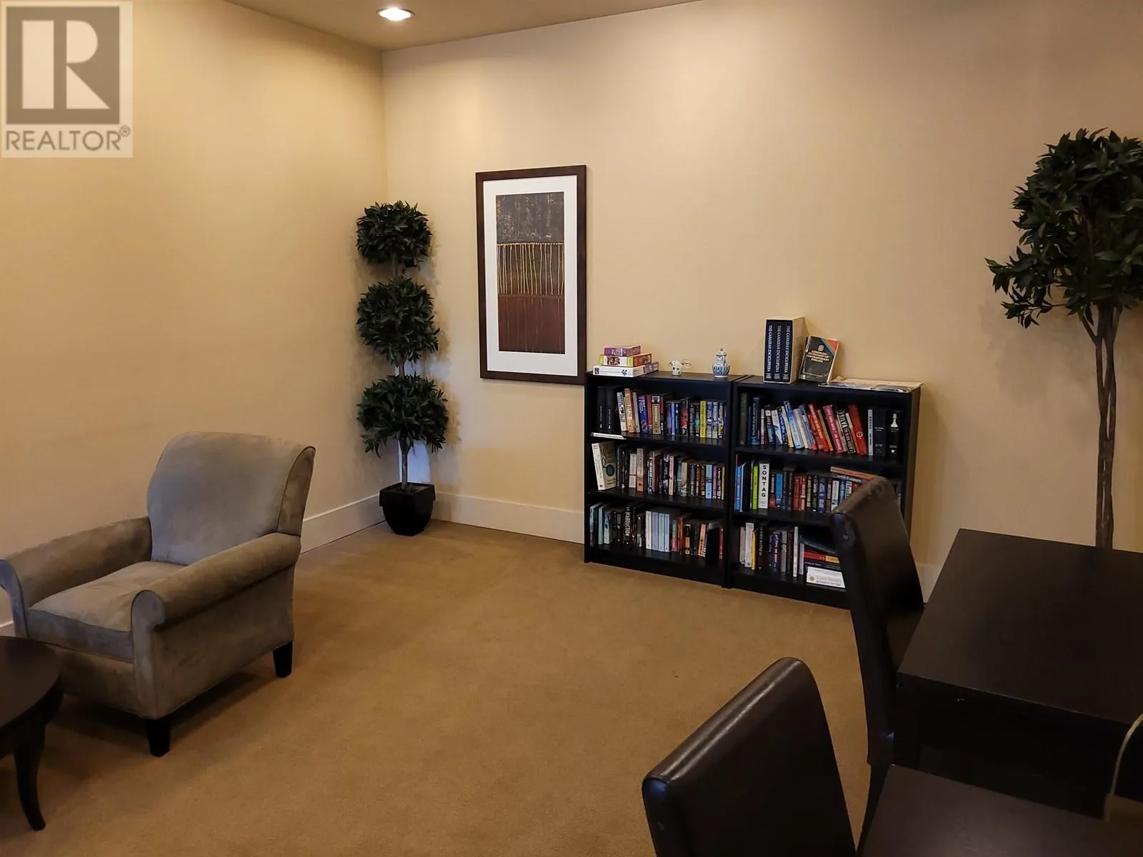 1101 11 E ROYAL AVENUE