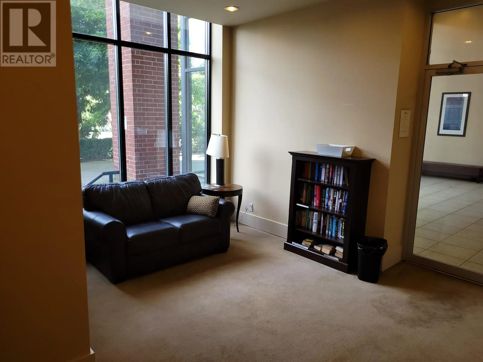 1101 11 E ROYAL AVENUE